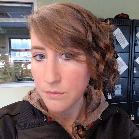 Meet your Posher, Leanne - Picture 1 of 1